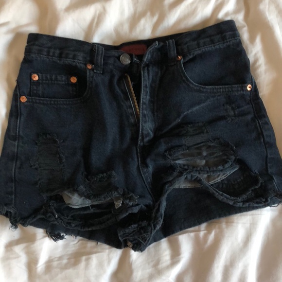 High waisted distressed black shorts - Picture 3 of 4